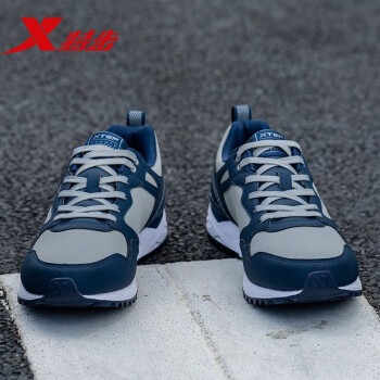 XTEP 特步 男鞋运动鞋2022年冬季皮面复古耐磨休闲跑步鞋学生旅游鞋慢跑鞋男 灰兰 42