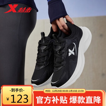 XTEP 特步 女鞋跑鞋运动轻便鲲鹏休闲鞋877418110023 黑/帆白 39