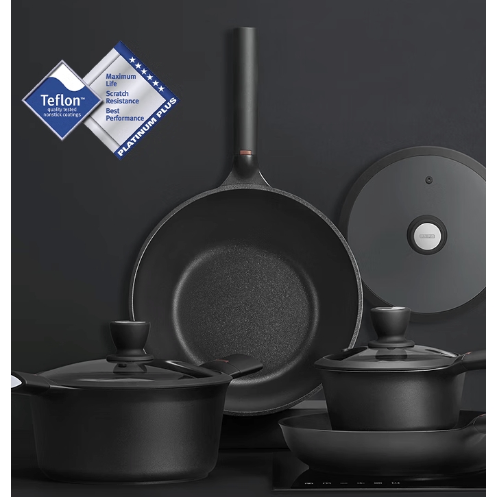 京东PLUS：京东京造 酷黑系列 超白金不粘汤锅 24cm 带盖 券后109.05元