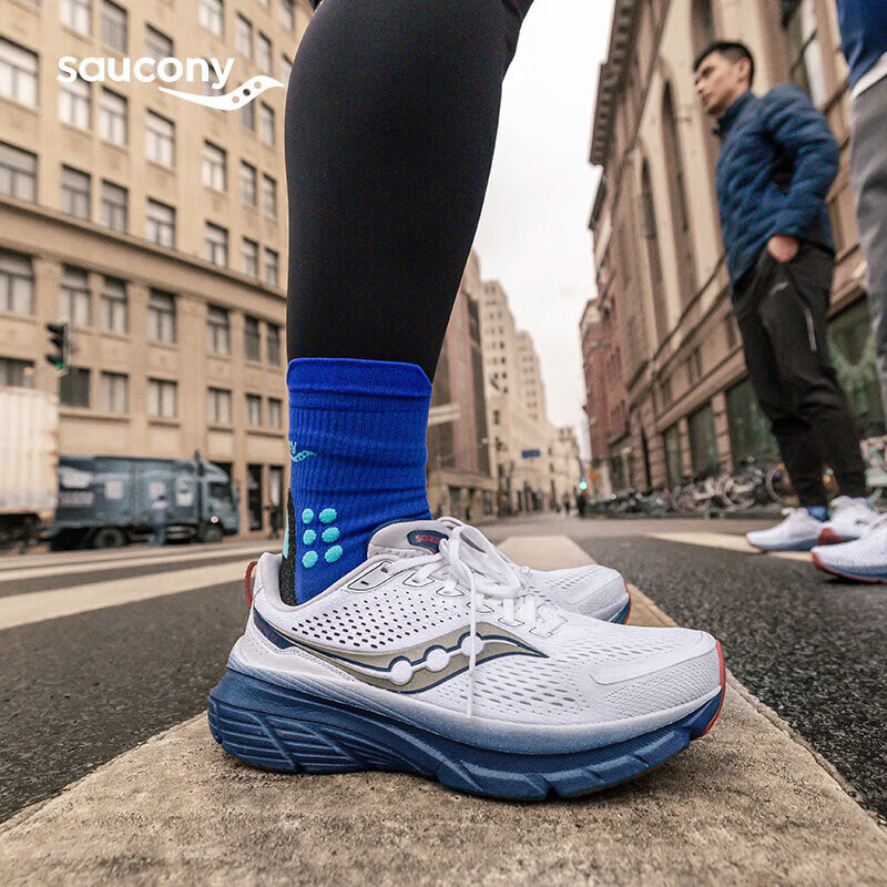 saucony 索康尼 向导17 男款跑鞋 S20936 999元