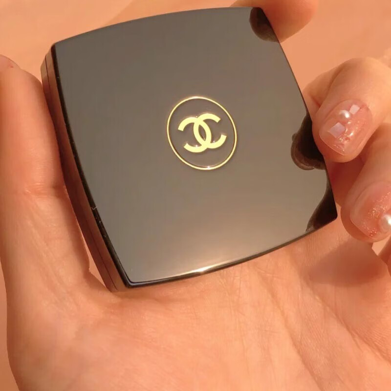 CHANEL 香奈儿 ?Chanel)眼影盘 限定腮红盘 925# or-antique亮古金色 458元