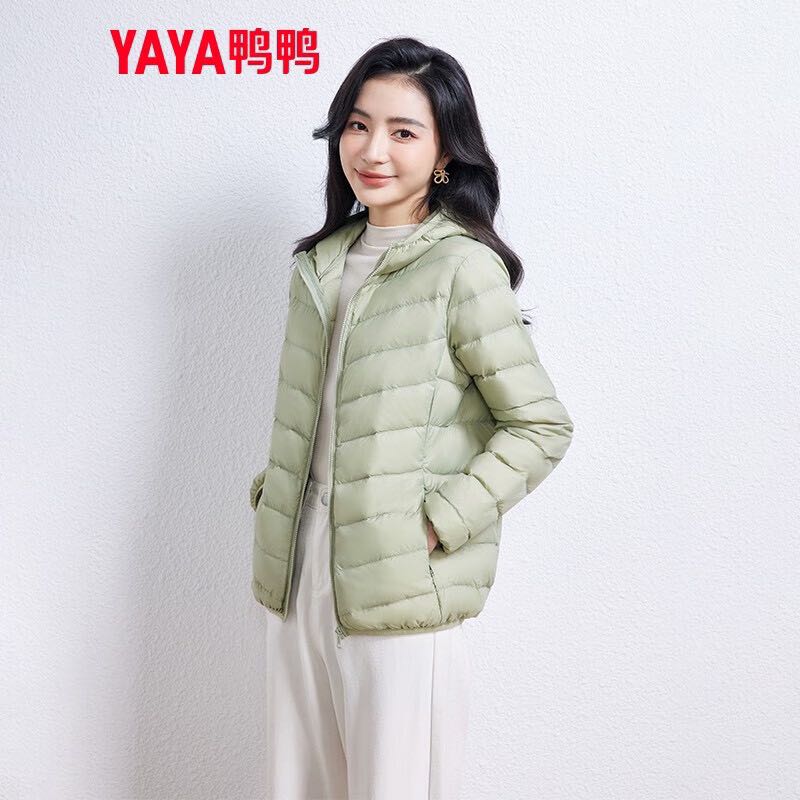 YAYA 鸭鸭羽绒服 鸭鸭轻薄款羽绒服女反季新款修身短款白鸭绒冬连帽 券后127.46元