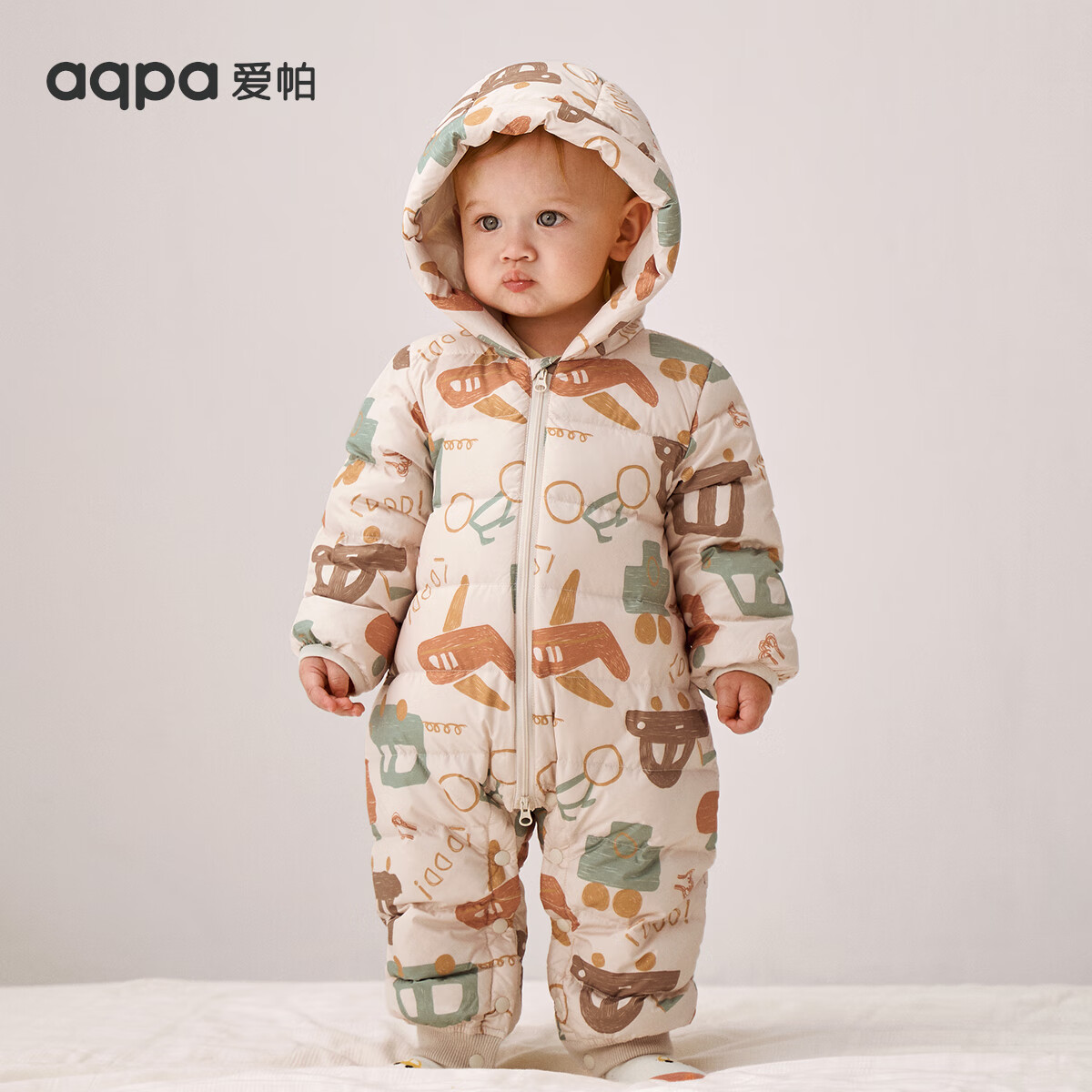 aqpa 嬰幼兒帶帽連體服寶寶白鴨絨連帽保暖哈衣 碰碰車 90cm 券后169元