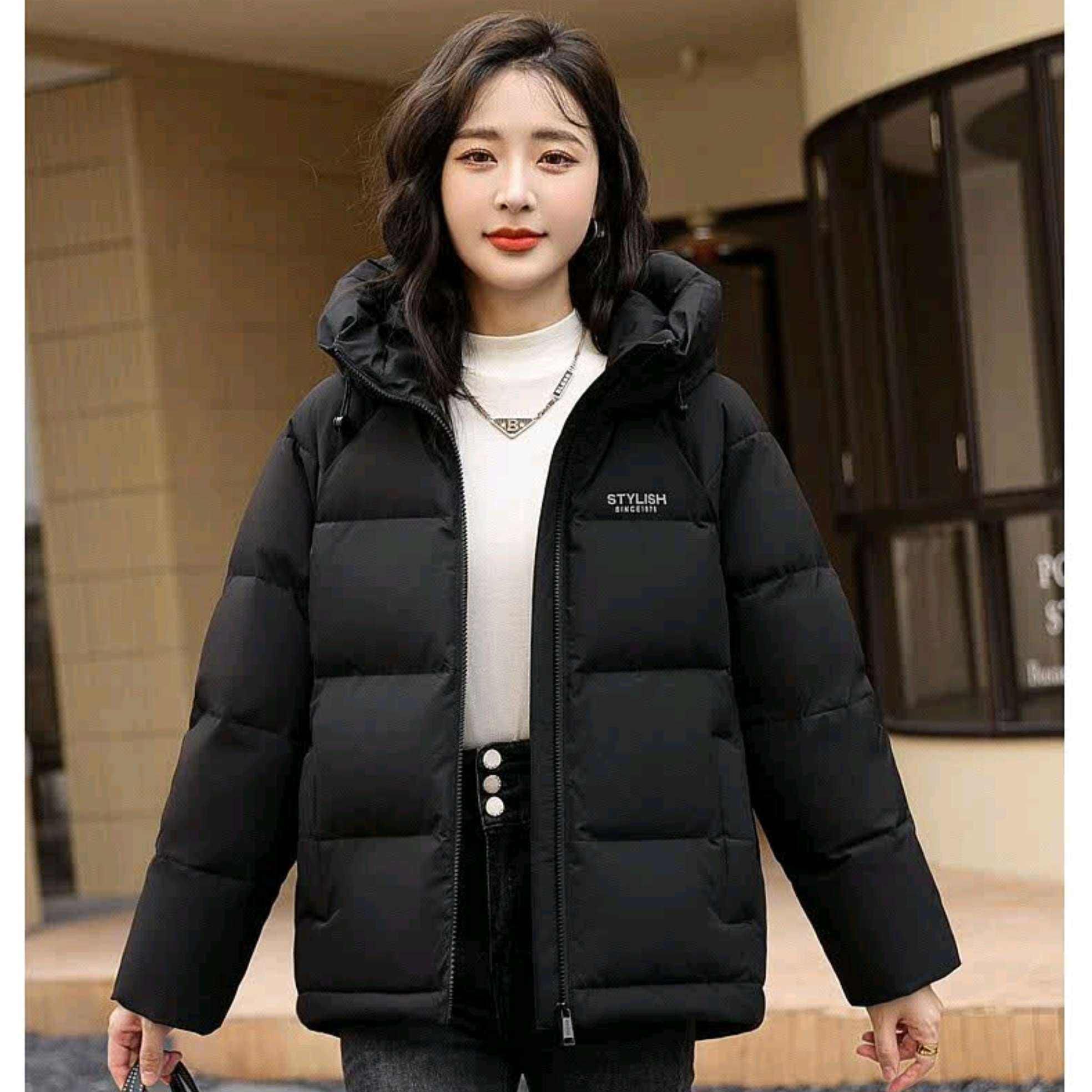 20點(diǎn)：雪中飛 H版型顯瘦百搭包容保暖短款連帽羽絨服女 239元