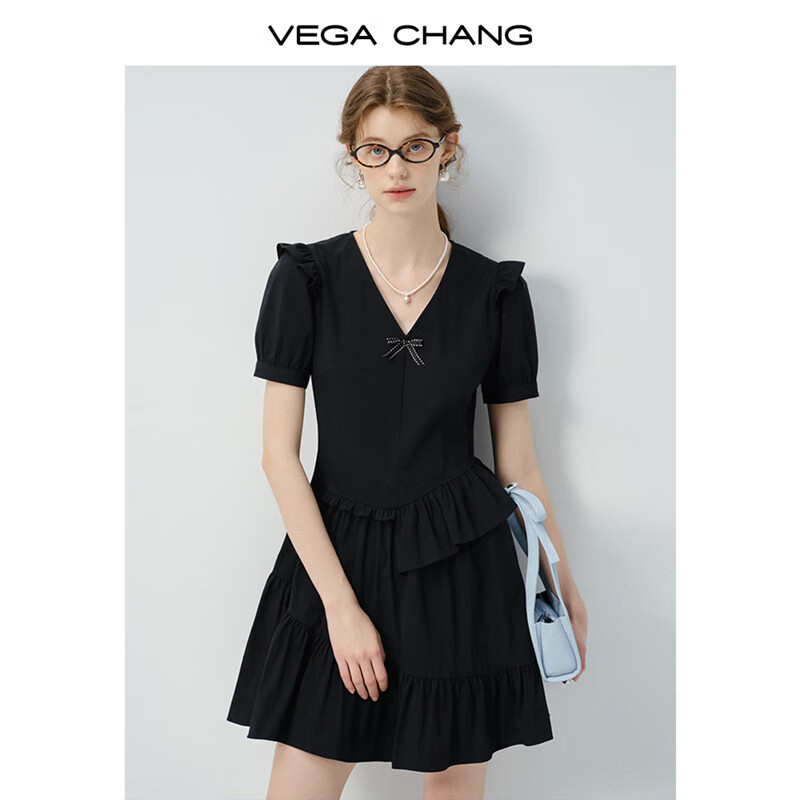 3日20點：VEGA CHANG短袖連衣裙女夏2025新不規(guī)則下擺法式V領(lǐng)拼接修身短裙  139元包郵（限購兩個小時）