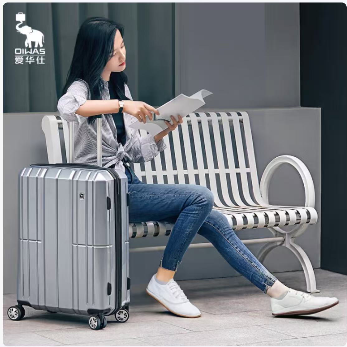 爱华仕 行李箱拉杆箱28英寸大容量 黑色银色【亮面版】 28英寸 券后239元