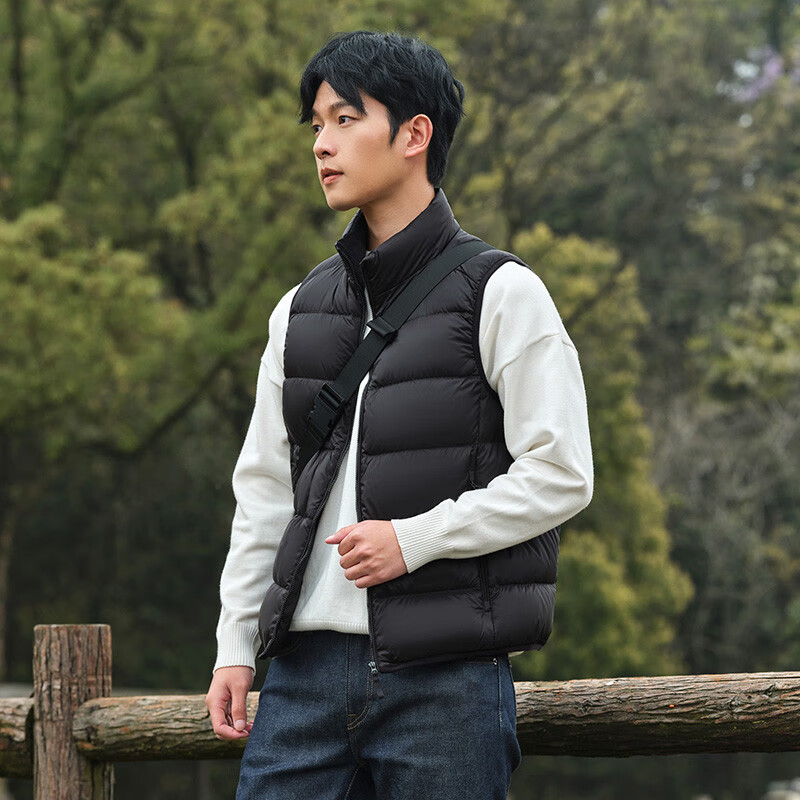 坦博爾 羽絨馬甲TA330033 黑色 125.1元