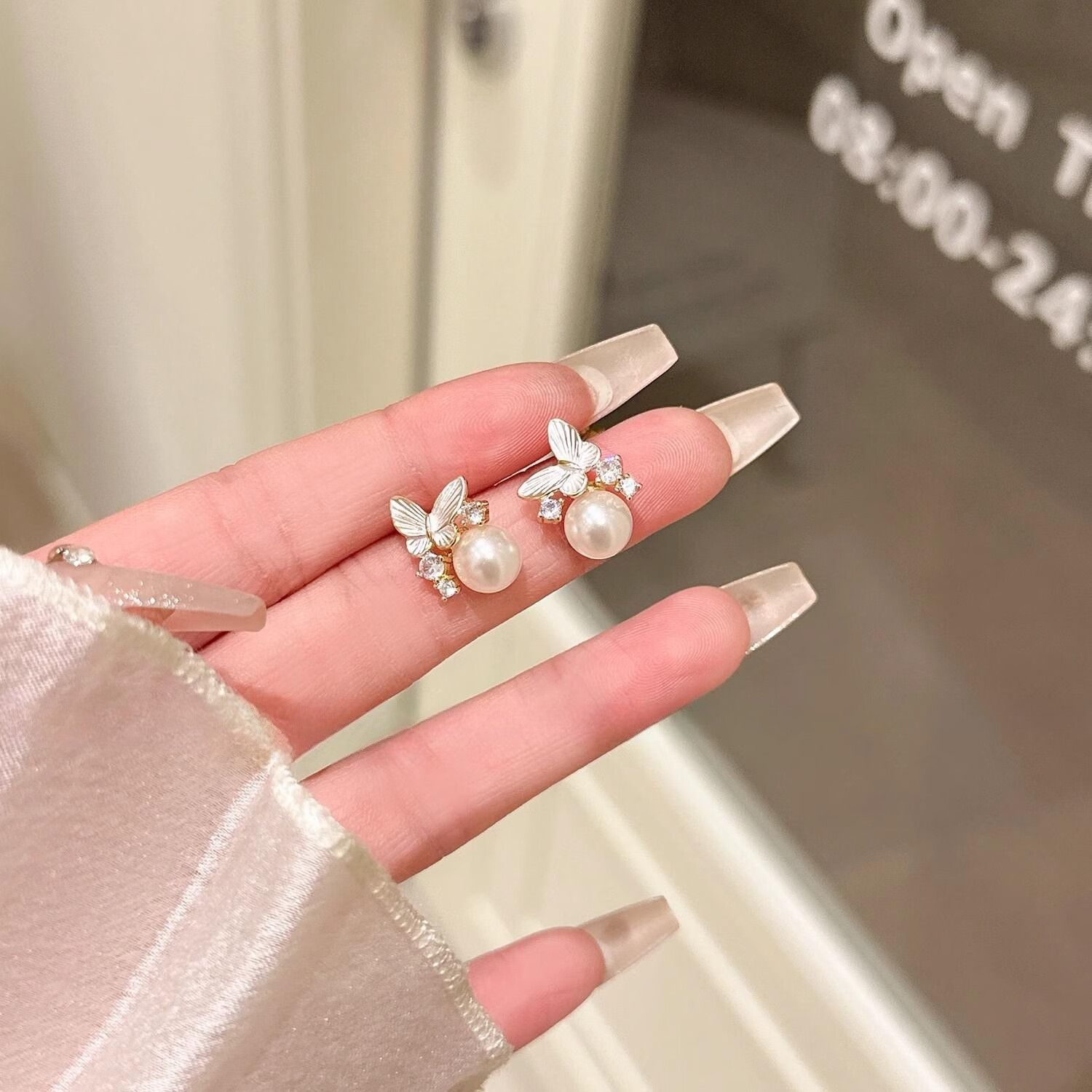 珥柒 超仙新中式蝴蝶珍珠耳钉女高级感小众气质耳环简约日常通勤耳 主图款-银针S1224 券后39.9元